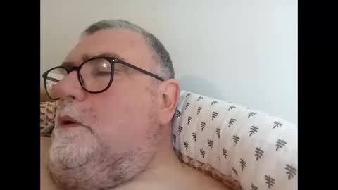 Snapshot of twohats2810 chatting on 9, 4, 2026 twohats2810 online show from 9, 4, 2026
