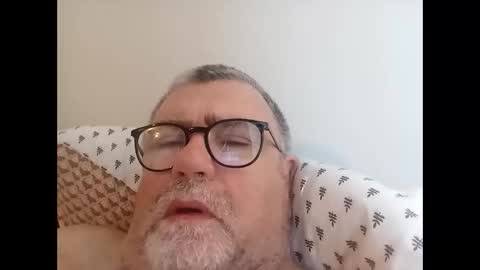Snapshot of twohats2810 chatting on 12, 4, 2026 twohats2810 online show from 12, 4, 2026
