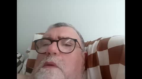 Snapshot of twohats2810 chatting on 24, 5, 2026 twohats2810 online show from 24, 5, 2026
