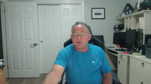 Twopeopleinlove online show from 3, 10, 2025