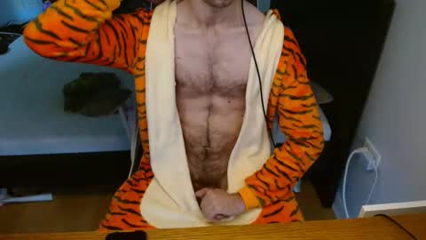 Snapshot of twunkyfitstud chatting on 31, 10, 2025 twunkyfitstud online show from 31, 10, 2025