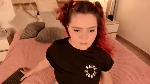 Twiggy online show from 1, 2, 2025