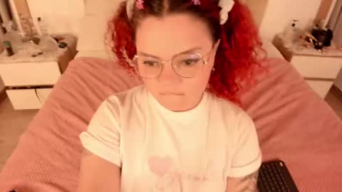 Twiggy online show from 6, 2, 2025