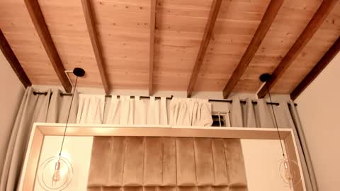 Twiggy online show from 1, 3, 2025