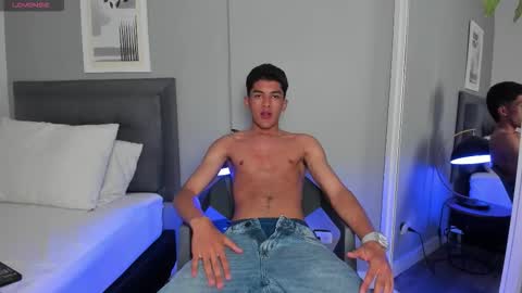 Snapshot of tyler_fox_ chatting on 12, 9, 2025 Tyler Fox online show from 12, 9, 2025