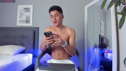 Snapshot of tyler_fox_ chatting on 22, 9, 2025 Tyler Fox online show from 22, 9, 2025