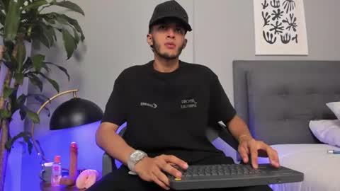 Tyler Fox online show from 1, 7, 2026