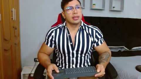 tyler_hank1 online show from 4, 12, 2025