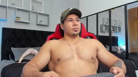 tyler_hank1 online show from 17, 2, 2026