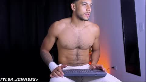 Snapshot of tyler_jonnes chatting on 19, 6, 2026 Tyler online show from 19, 6, 2026