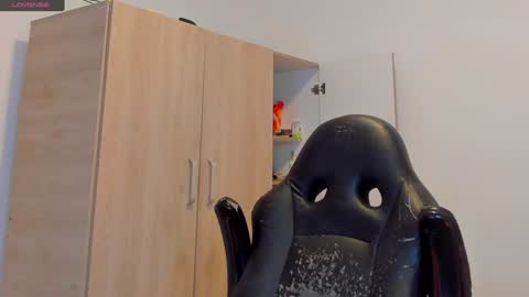     online show from 7, 2, 2025