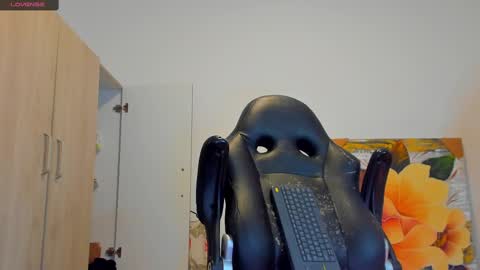     online show from 10, 3, 2025