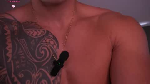 Snapshot of tyler_muscle chatting on 28, 10, 2025 David online show from 28, 10, 2025