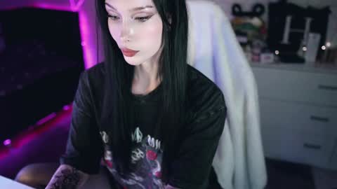 Izzy    online show from 9, 12, 2024