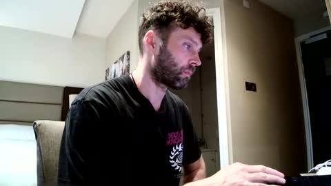 ukguyitsme online show from 12, 5, 2026
