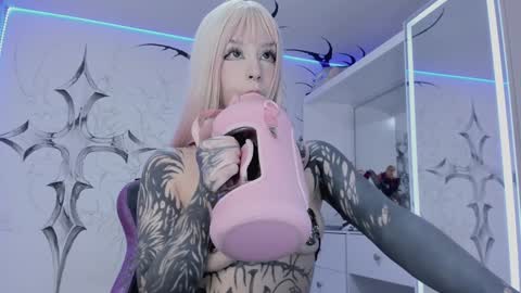 Elle Danielle  online show from 3, 2, 2025