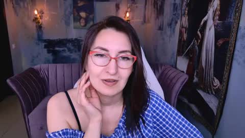 Snapshot of unatera chatting on 10, 5, 2026 UnaTera online show from 10, 5, 2026