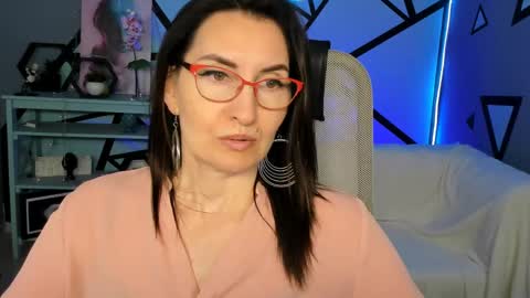 Snapshot of unatera chatting on 22, 5, 2026 UnaTera online show from 22, 5, 2026