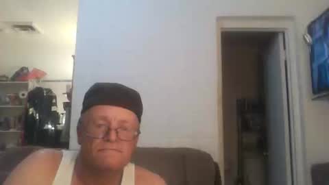 Snapshot of unclemuff chatting on 16, 3, 2026 unclemuff online show from 16, 3, 2026