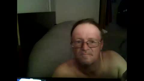 Snapshot of unclemuff chatting on 19, 5, 2026 unclemuff online show from 19, 5, 2026