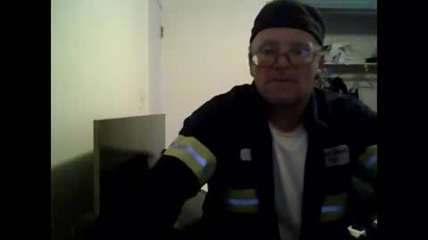 Snapshot of unclemuff chatting on 28, 5, 2026 unclemuff online show from 28, 5, 2026