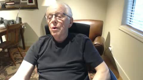 Snapshot of uncut_cumslut chatting on 16, 11, 2025 uncut_cumslut online show from 16, 11, 2025