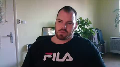 Snapshot of uncut_strong chatting on 15, 12, 2024 Uncut Strong online show from 15, 12, 2024