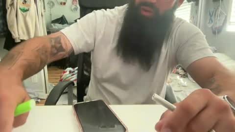 Snapshot of uncutbeard129840 chatting on 6, 5, 2026 uncutbeard129840 online show from 6, 5, 2026