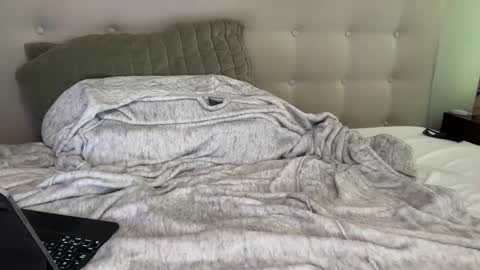 uncutnudist online show from 17, 9, 2025