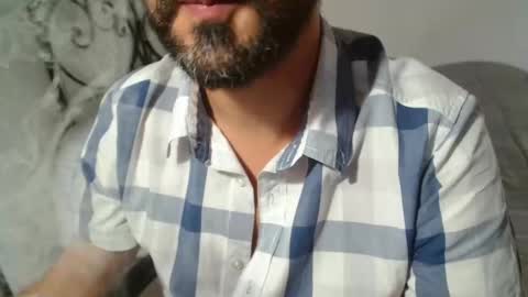 Snapshot of under_thedesk chatting on 14, 10, 2025 Giov online show from 14, 10, 2025