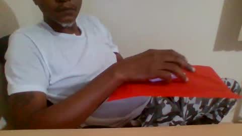 Snapshot of undrcvrlvr chatting on 19, 5, 2026 mrfck4lngr online show from 19, 5, 2026