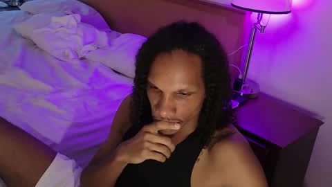 Snapshot of uniballboy chatting on 8, 4, 2026 Uni Ball online show from 8, 4, 2026