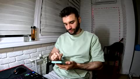 Snapshot of unnknow2024 chatting on 16, 4, 2026 SlavaVibes online show from 16, 4, 2026