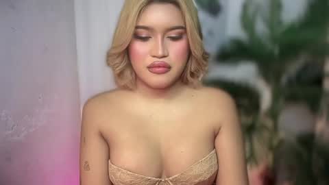 ur_bombshellpatty online show from 25, 4, 2026