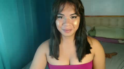 Snapshot of ur_cutiesthotasianxx chatting on 15, 10, 2025 Vee online show from 15, 10, 2025
