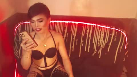 Snapshot of ur_dominatrix chatting on 4, 3, 2026 MISS ANNA online show from 4, 3, 2026