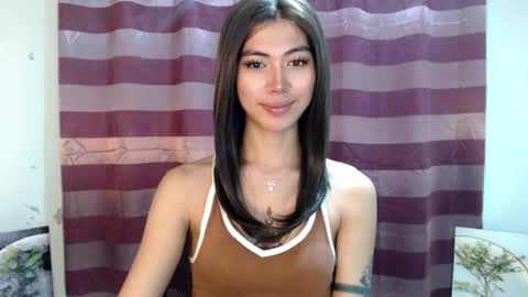 Snapshot of ur_extra_petite chatting on 15, 6, 2026 online show from 15, 6, 2026