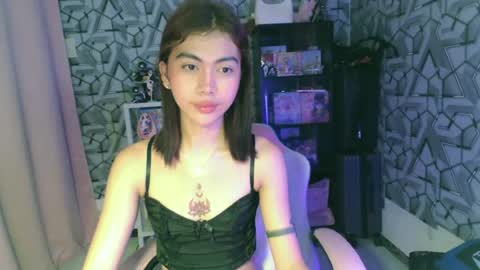 Snapshot of ur_extra_petite chatting on 5, 7, 2026 online show from 5, 7, 2026