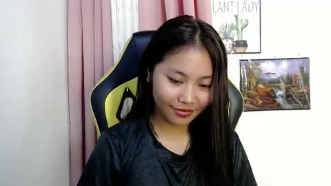 Snapshot of ur_small_girl chatting on 15, 11, 2025 ur_small_girl online show from 15, 11, 2025