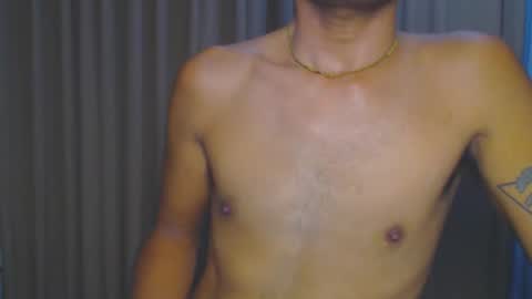 Snapshot of urasianversahunkxx chatting on 5, 10, 2025 johnzen online show from 5, 10, 2025