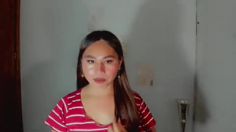 trixie tan online show from 26, 11, 2025