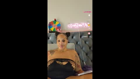 urfaveriri online show from 4, 11, 2025