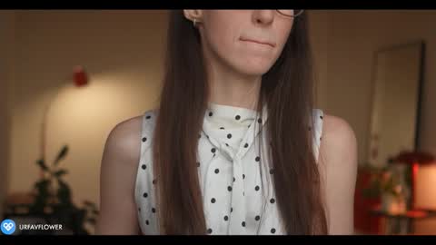 Snapshot of urfavflwers chatting on 15, 11, 2025 Aleksandra online show from 15, 11, 2025