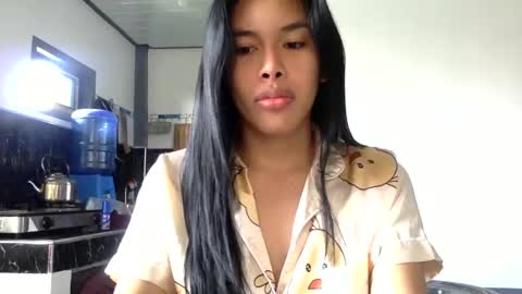 Snapshot of urfavouriteobsession chatting on 3, 2, 2025 Angela Cullens online show from 3, 2, 2025