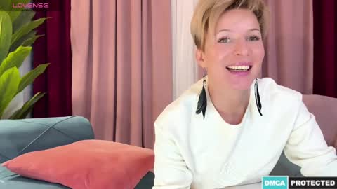 Snapshot of urgoddessjenny chatting on 14, 12, 2024 Jenny online show from 14, 12, 2024