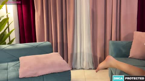 Snapshot of urgoddessjenny chatting on 28, 12, 2024 Jenny online show from 28, 12, 2024