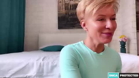 Snapshot of urgoddessjenny chatting on 8, 2, 2025 Jenny online show from 8, 2, 2025