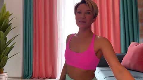 Snapshot of urgoddessjenny chatting on 6, 11, 2025 Jenny online show from 6, 11, 2025