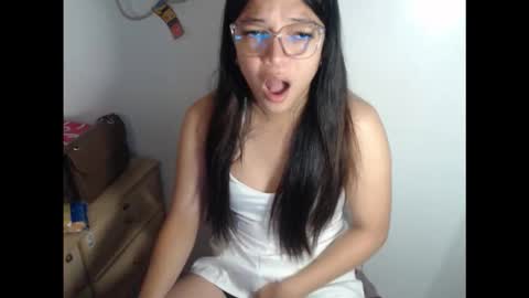 Snapshot of urhotangela chatting on 22, 12, 2025 urhotangela online show from 22, 12, 2025