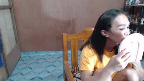 urhotgian online show from 9, 6, 2026